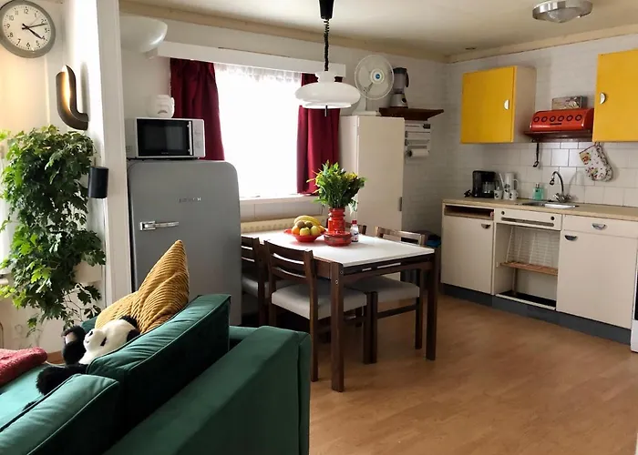 Retro Relax Midden In Het Bos Op De Veluwe In *